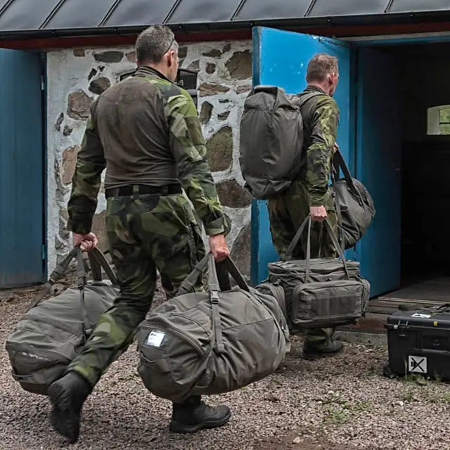 SNIGEL 90L Duffelväska - Polisprylar.se